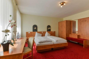 Отель Hotel Kirchhainer Hof  Кирхгайн